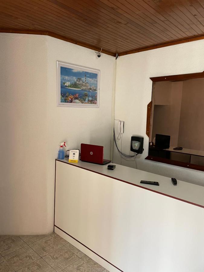 Host Hub Guest House Кемптън Парк Екстериор снимка