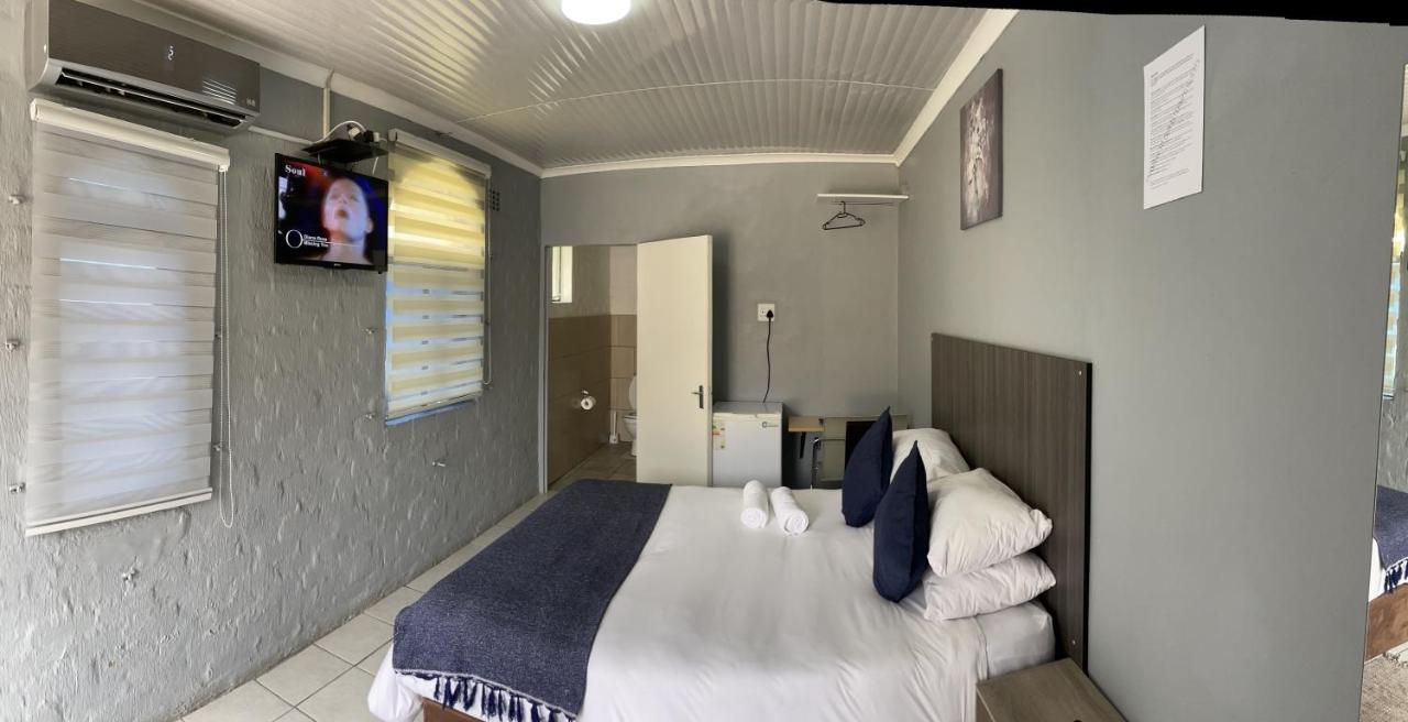 Host Hub Guest House Кемптън Парк Екстериор снимка